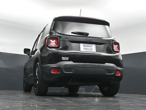 Used 2017 Jeep Renegade Altitude FWD image 23