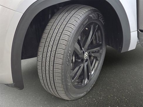 Used 2025 Volkswagen Atlas Cross Sport SEL R-Line image 34