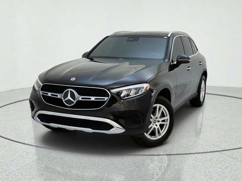 Used 2023 Mercedes-Benz GLC 300 4MATIC image 2