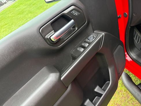 Used 2025 Chevrolet Silverado 1500 Custom Trail Boss w/ Dark Appearance Package AWD/4WD image 12