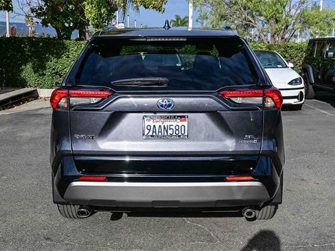Used 2022 Toyota RAV4 SE image 7