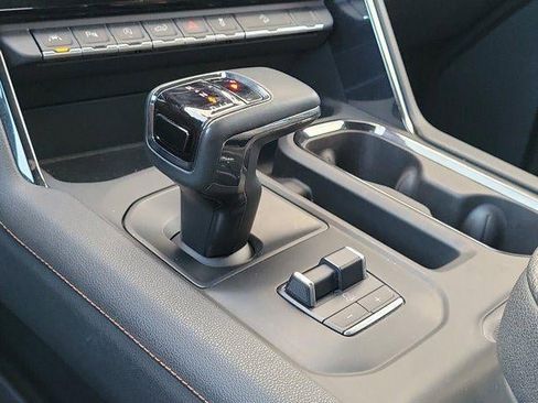 Used 2025 GMC Sierra 1500 AT4 w/ AT4 Premium Package AWD/4WD image 30