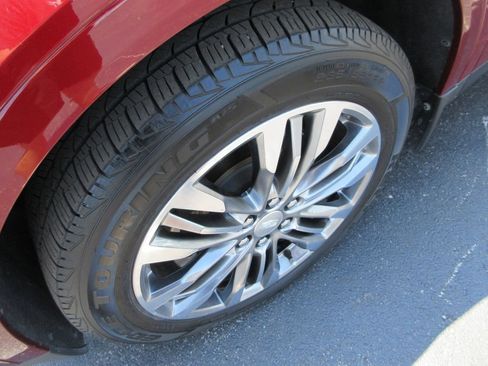 Used 2018 Cadillac XT5 Premium Luxury FWD image 14