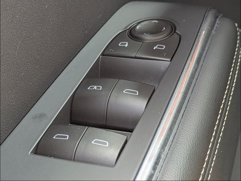Used 2026 GMC Acadia Elevation w/ Elevation Premium Package FWD image 25