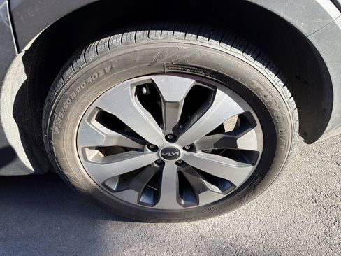 Used 2022 Kia Telluride EX w/ EX Premium Package image 10