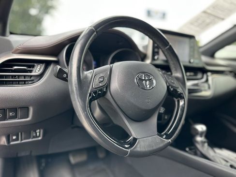 Used 2019 Toyota C-HR Limited FWD image 12
