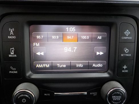 Used 2022 RAM 2500 Tradesman w/ Chrome Appearance Group image 18