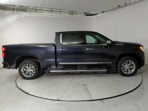 Used 2022 Chevrolet Silverado 1500 High Country w/ Technology Package image 7
