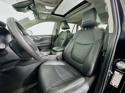 Used 2023 Toyota RAV4 XLE Premium image 22