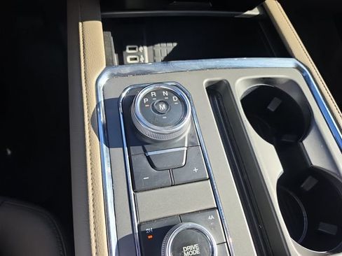 Used 2019 Ford Expedition Max XLT w/ Equipment Group 202A AWD/4WD image 18