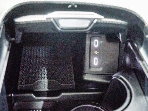 Used 2026 Mercedes-Benz GLC 300 image 23