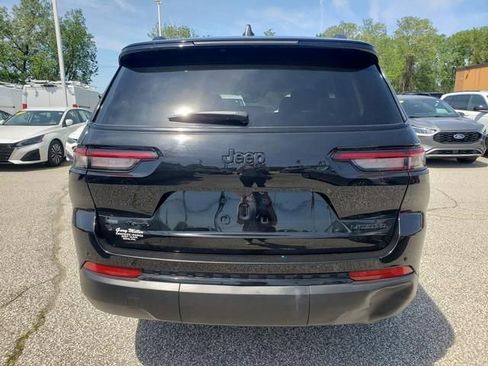 Used 2023 Jeep Grand Cherokee L Limited w/ Black Appearance Package AWD/4WD image 4