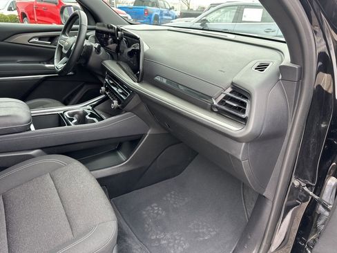 Used 2025 Chevrolet Traverse LT image 55