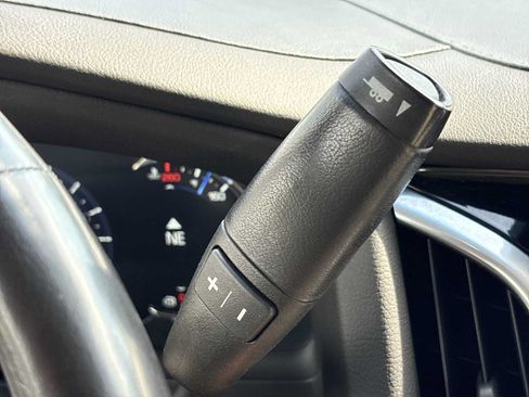 Used 2019 Cadillac Escalade ESV Luxury AWD/4WD image 16