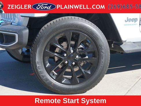 Used 2023 Jeep Wrangler Unlimited Sahara w/ Cold Weather Group AWD/4WD image 9