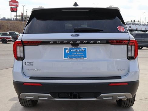 New 2026 Ford Explorer Active w/ Active Comfort Package AWD/4WD image 4