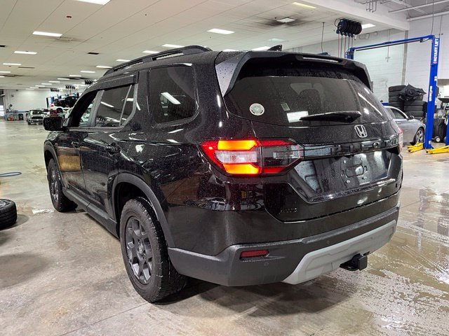 Used 2025 Honda Pilot TrailSport image 4