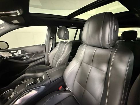 Used 2025 Mercedes-Benz GLS 580 4MATIC image 12