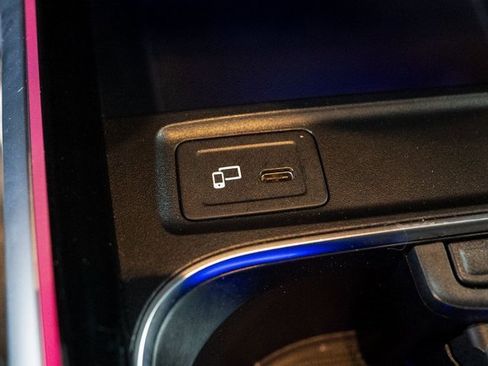 Certified 2022 Mercedes-Benz GLB 250 4MATIC image 19