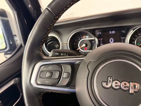 Used 2022 Jeep Wrangler Unlimited Sahara AWD/4WD image 40