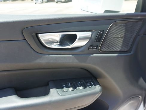 Used 2023 Volvo XC60 B5 Plus FWD image 4