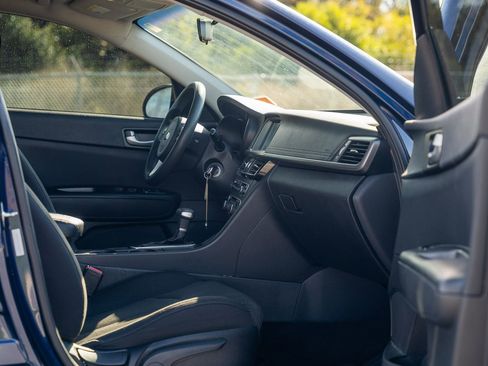 Used 2018 Kia Optima LX image 12