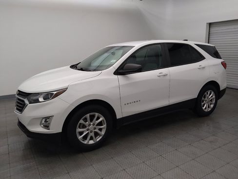 Used 2020 Chevrolet Equinox LS w/ LS Convenience Package FWD image 2