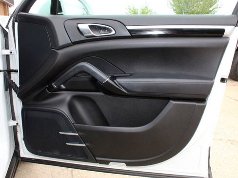 Used 2016 Porsche Cayenne AWD/4WD image 20