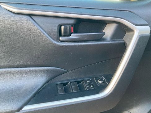 Used 2021 Toyota RAV4 LE image 10