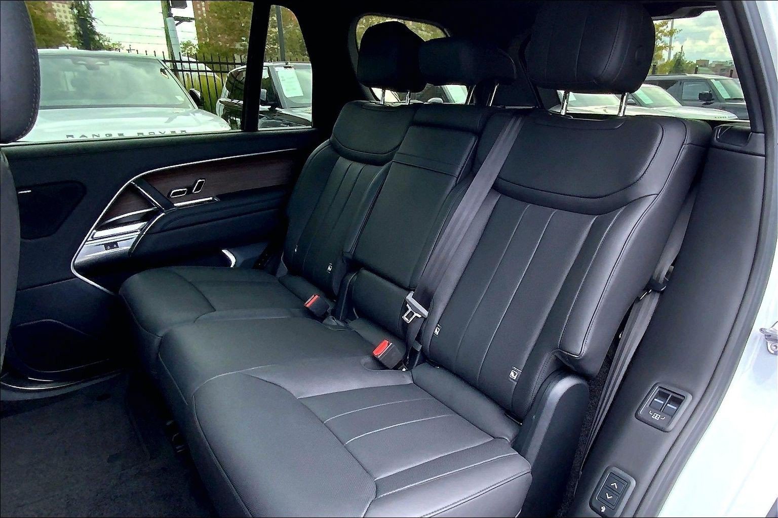 Certified 2026 Land Rover Range Rover Long Wheelbase SE AWD/4WD image 20