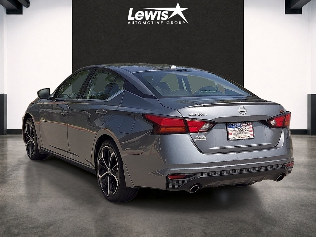 Used 2025 Nissan Altima 2.5 SR w/ SR Premium Package FWD image 3