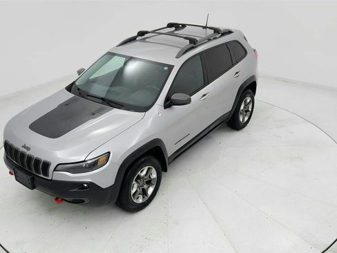 Used 2019 Jeep Cherokee Trailhawk AWD/4WD image 13