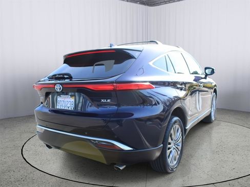 Used 2023 Toyota Venza XLE image 8