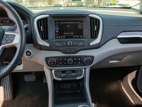 Used 2023 GMC Terrain SLE w/ Driver Convenience Package image 15