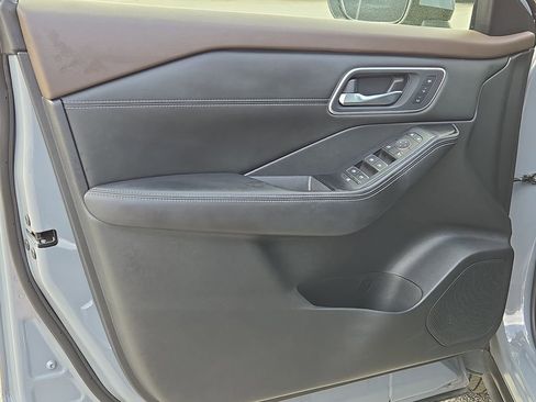 Used 2023 Nissan Rogue Platinum w/ Platinum Premium Package image 14