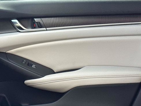 Used 2020 Honda Accord EX image 21