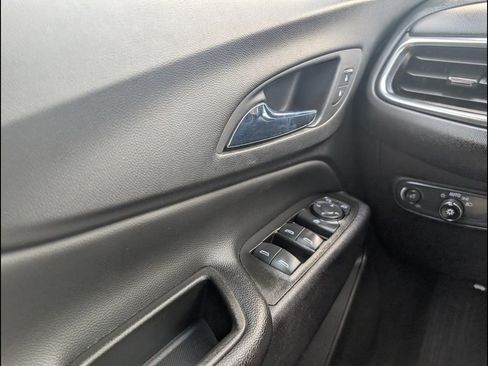 Used 2021 Chevrolet Equinox LT image 18
