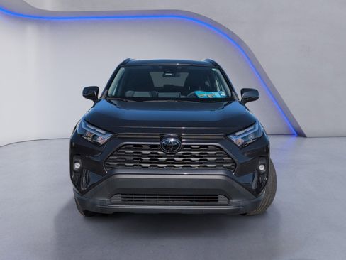 Used 2023 Toyota RAV4 XLE Premium image 12