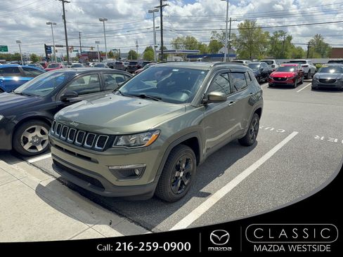Used 2018 Jeep Compass Latitude w/ Cold Weather Group AWD/4WD image 1