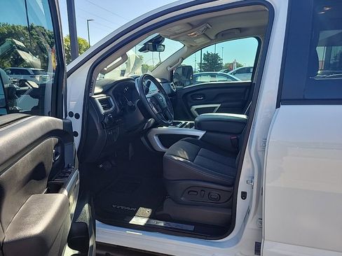 Used 2024 Nissan Titan SV w/ SV Convenience Package RWD image 10