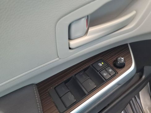 Used 2021 Toyota Sienna LE w/ LE Plus Package FWD image 17
