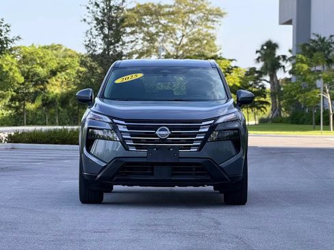 Used 2025 Nissan Rogue SV FWD image 2