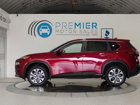 Used 2023 Nissan Rogue SV FWD image 2