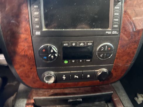 Used 2010 Chevrolet Tahoe LTZ RWD image 26