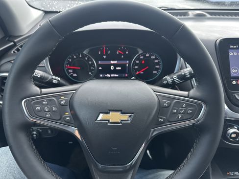 Used 2024 Chevrolet Equinox Premier image 12