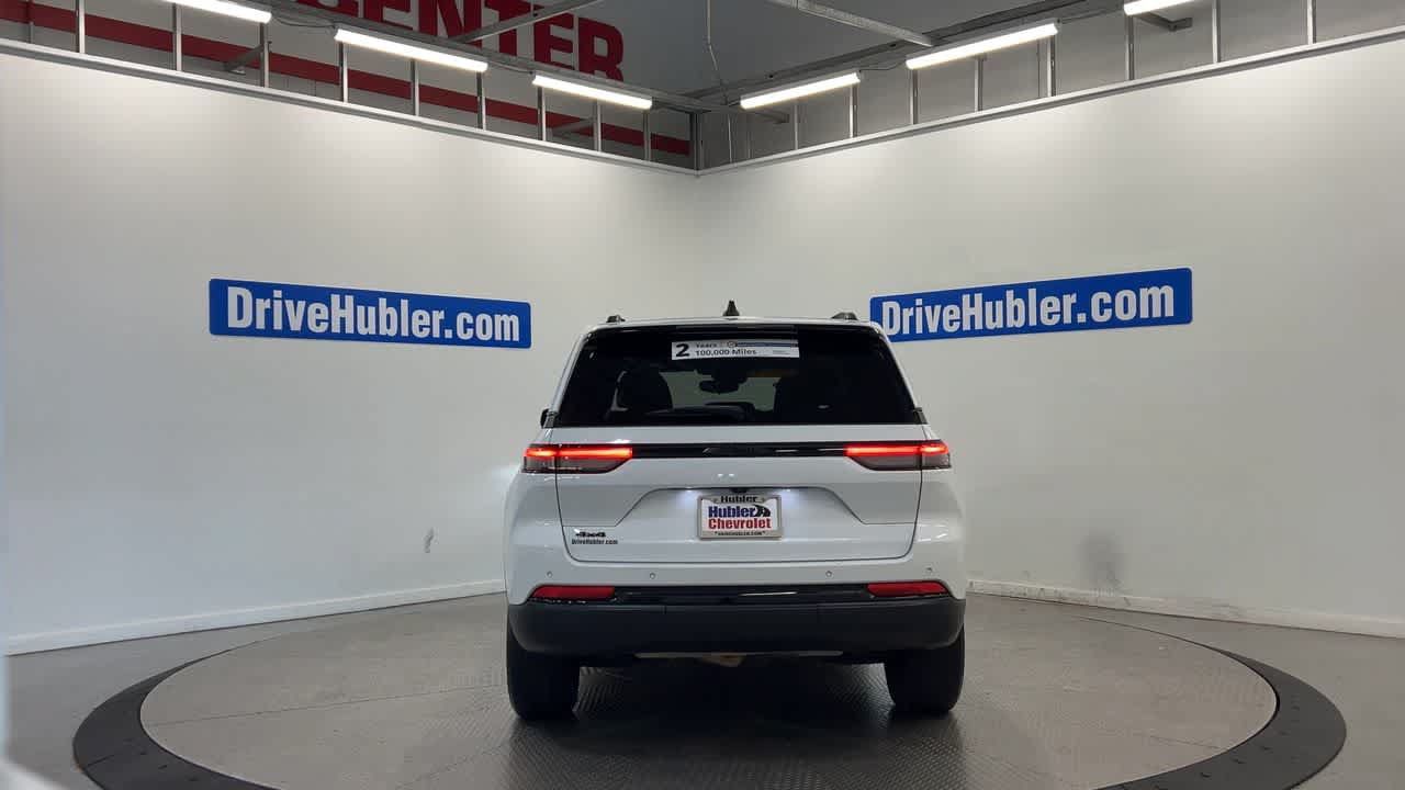 Used 2024 Jeep Grand Cherokee Altitude AWD/4WD image 9