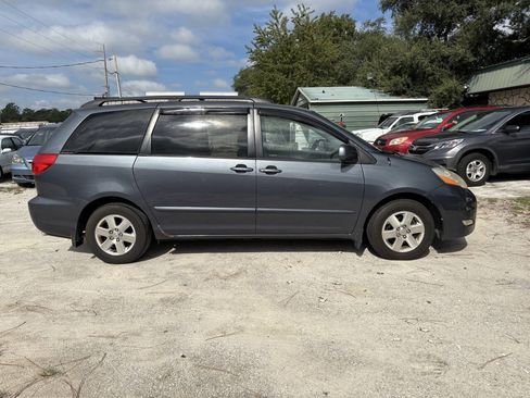 Used 2009 Toyota Sienna XLE FWD image 6