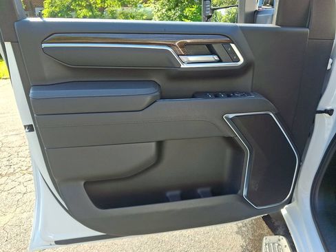 Used 2025 Chevrolet Silverado 2500 LT w/ Convenience Package AWD/4WD image 12