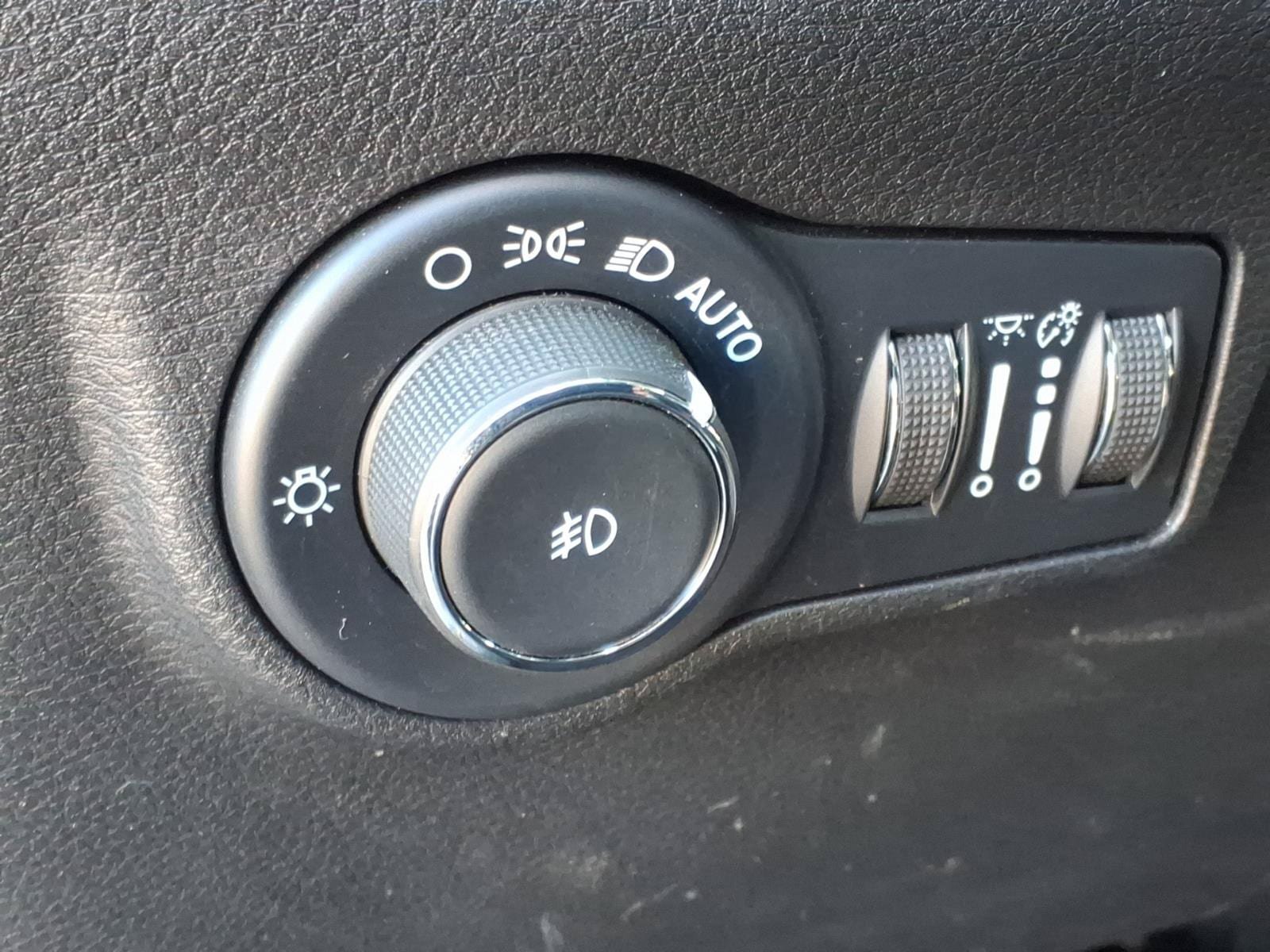 Used 2022 Jeep Compass Trailhawk w/ Trailhawk Convenience Group AWD/4WD image 15