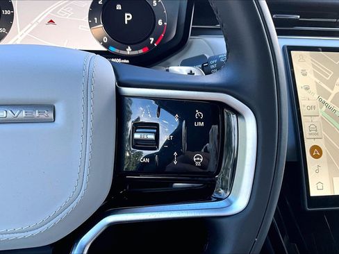 Used 2025 Land Rover Range Rover Sport image 24